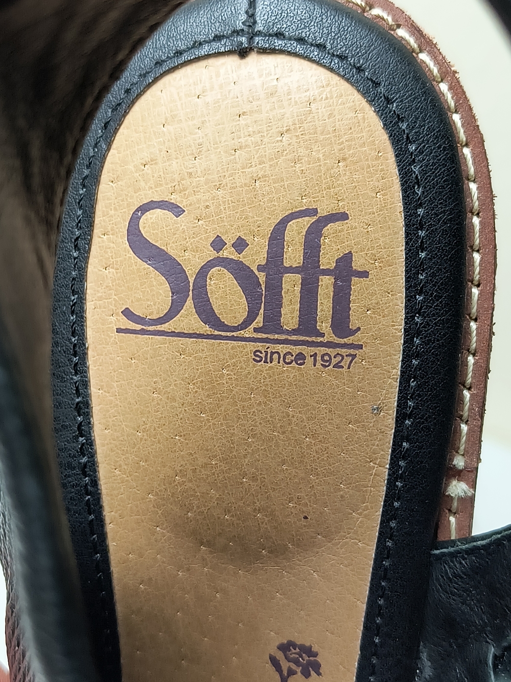 Sofft 7.5M Black Open-Toe Leather Mule Sandals - Picture 11 of 13